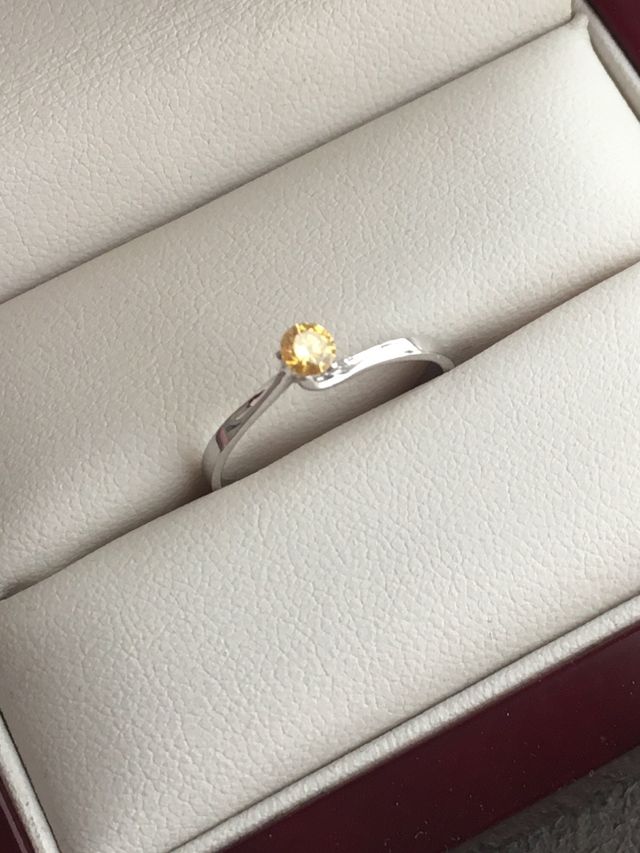 Anillo solitario oro blanco 18k y diamante natural