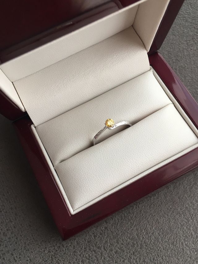 Anillo solitario oro blanco 18k y diamante natural