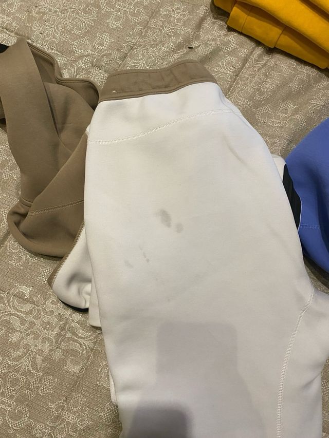 Chándal Nike beige y blanco