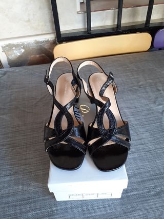 Sandalias negras mujer tacón bajo