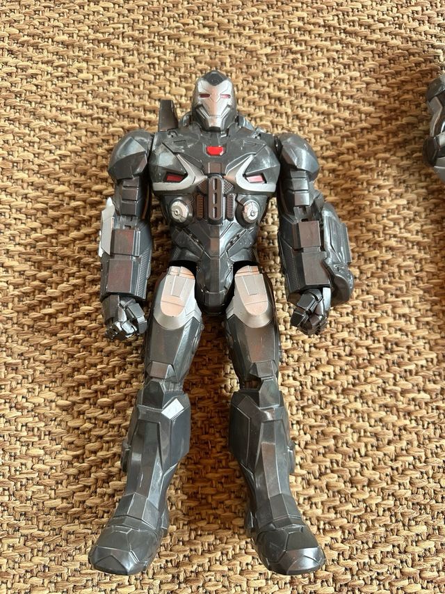 4 Figuras Marvel: Hulk, Iron Man, Capitán América