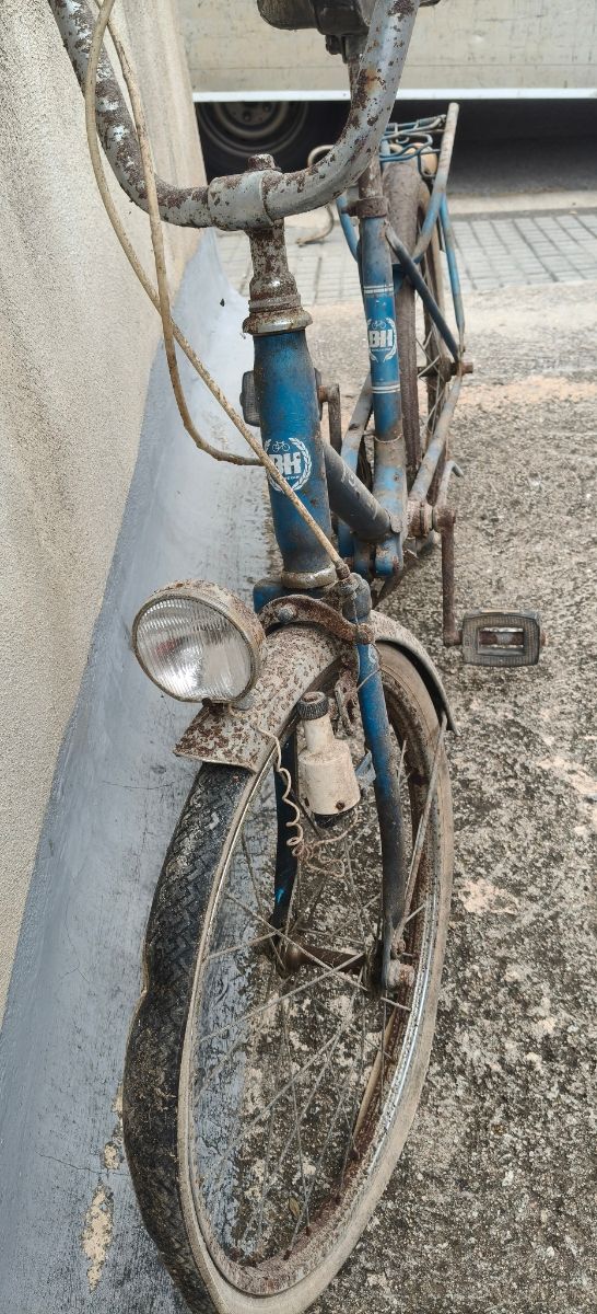 Escritorio oficina + silla naranja