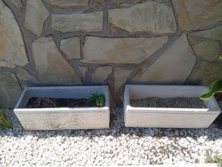 Maceteros piedra blancos.