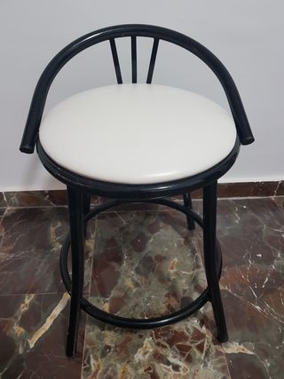 Taburete blanco y negro