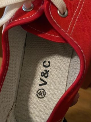 Zapatillas rojas de lona