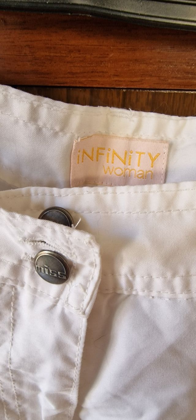 Pantaloni corti estivi bianchi