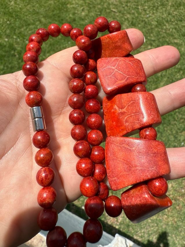 Collar coral rojo
