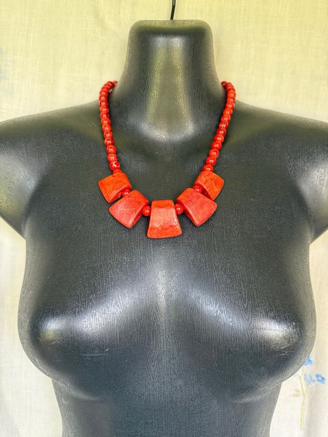 Collar coral rojo
