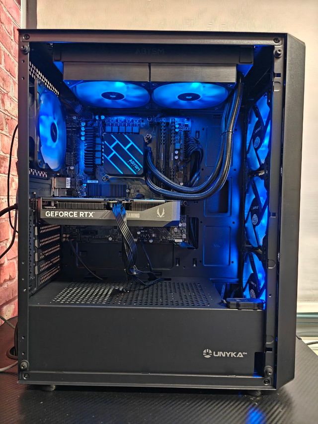 NUEVO! PC GAMING DDR5 R5 8400F+RX 9060XT 16GB