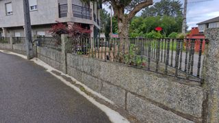 Portal y vallas de hierro forjado
