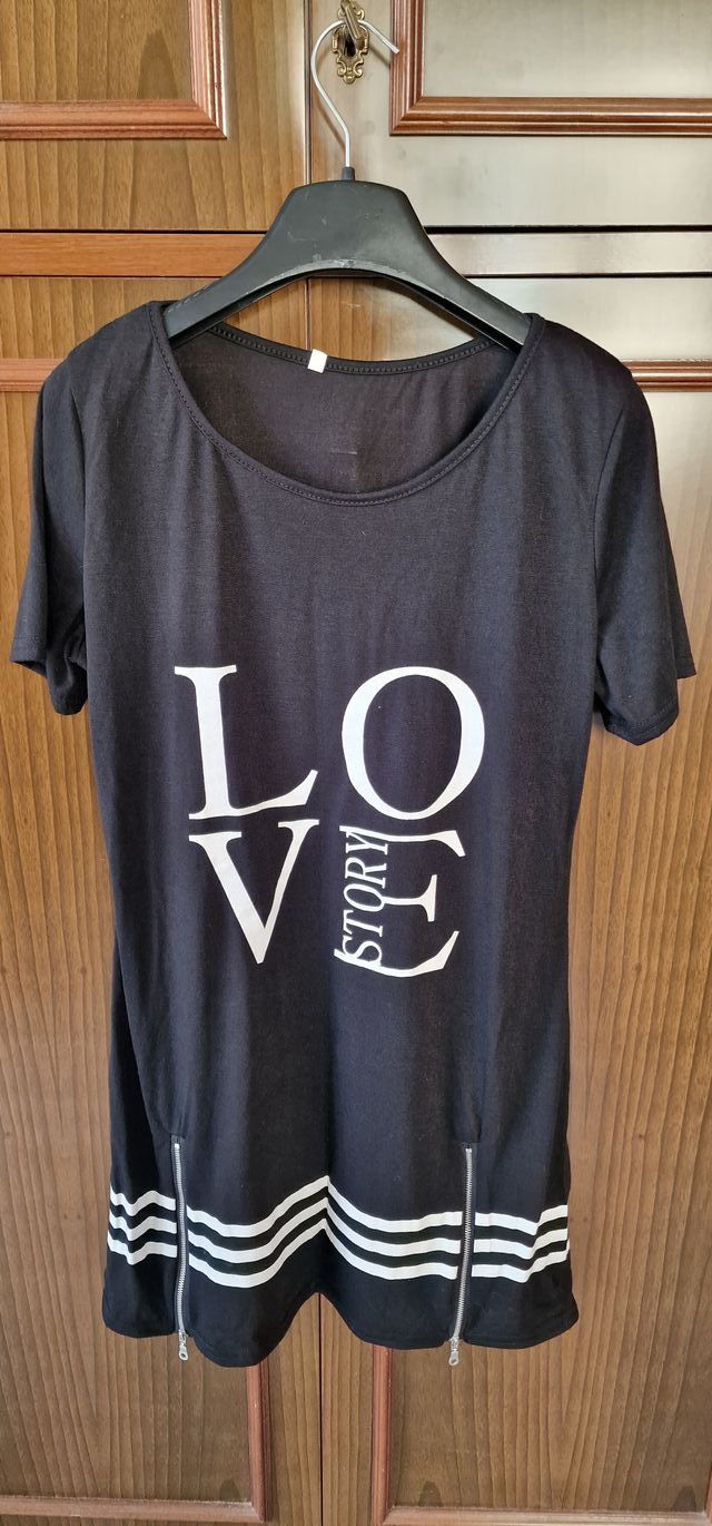 Maglietta nera lunga sportiva