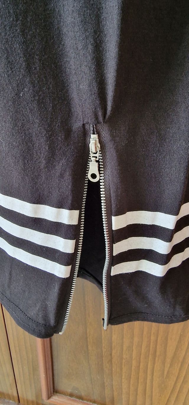 Maglietta nera lunga sportiva