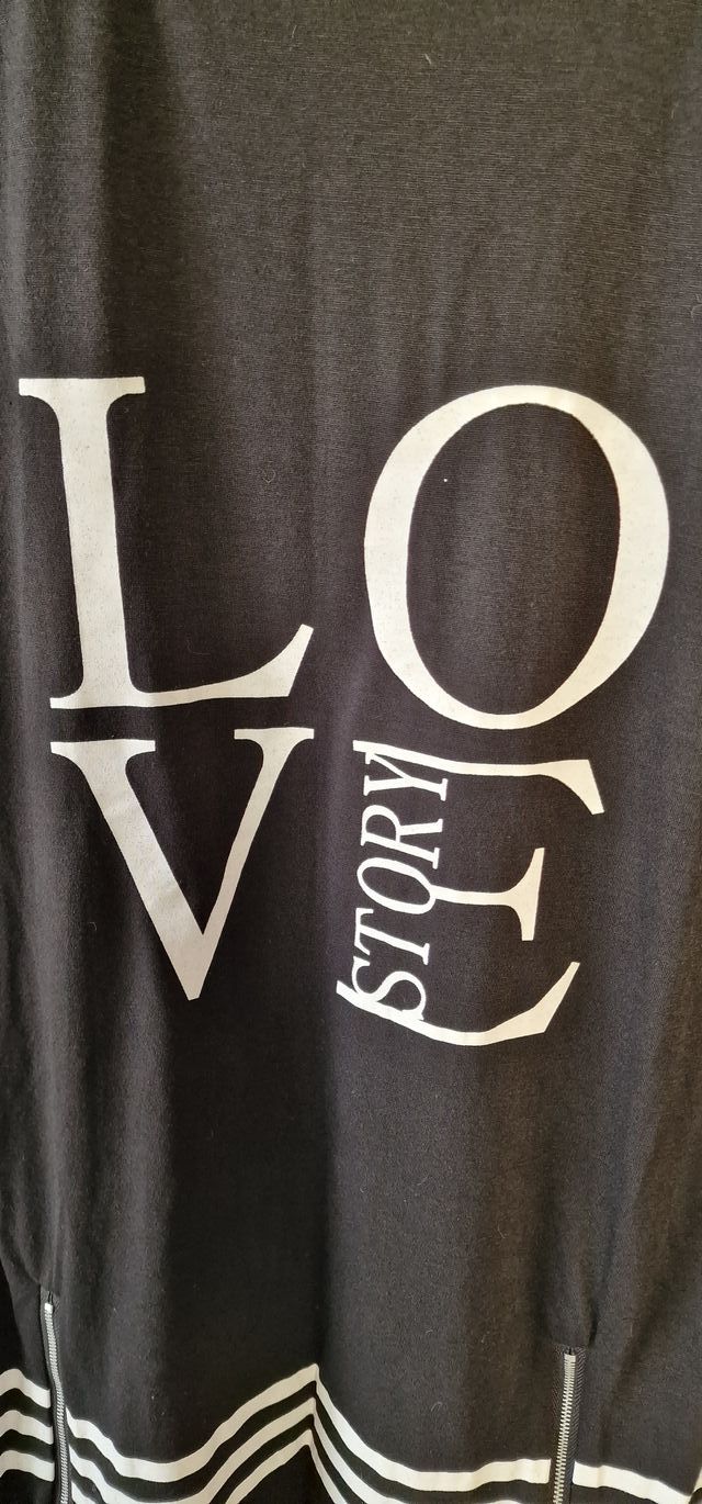 Maglietta nera lunga sportiva