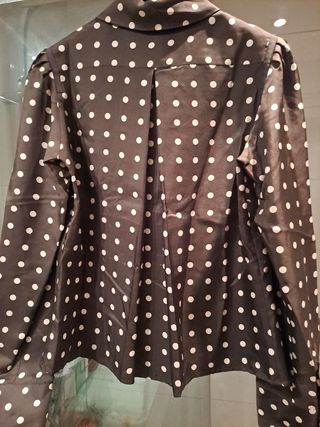 Blusa marrón lunares blancos