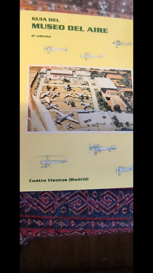 Guía del Museo del Aire firmado