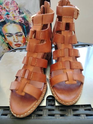 Botas y zapatos talla 40