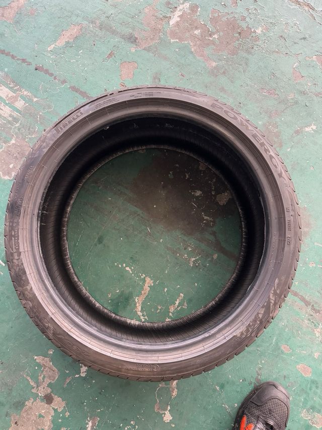 Neumático Pirelli powergry 235/35/19 91Y