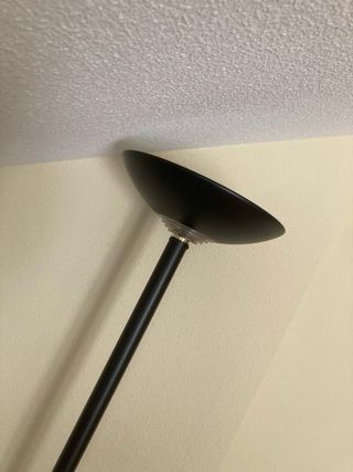 Lámpara pie negra metalica