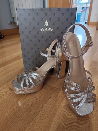 Zapatos El Caballo dorados tacón 41