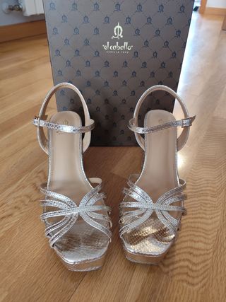 Zapatos El Caballo dorados tacón 41