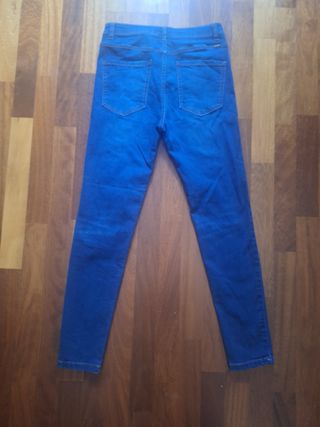 Pantalón vaquero pitillo Pull&Bear T 40