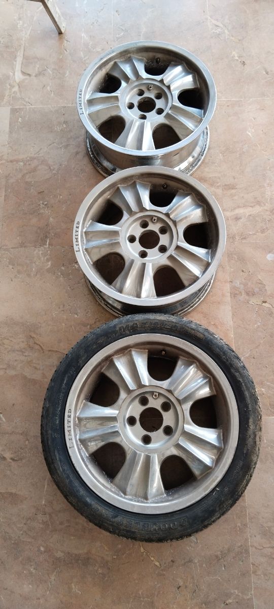 Llantas cromadas
Limited 17 pulgadas.