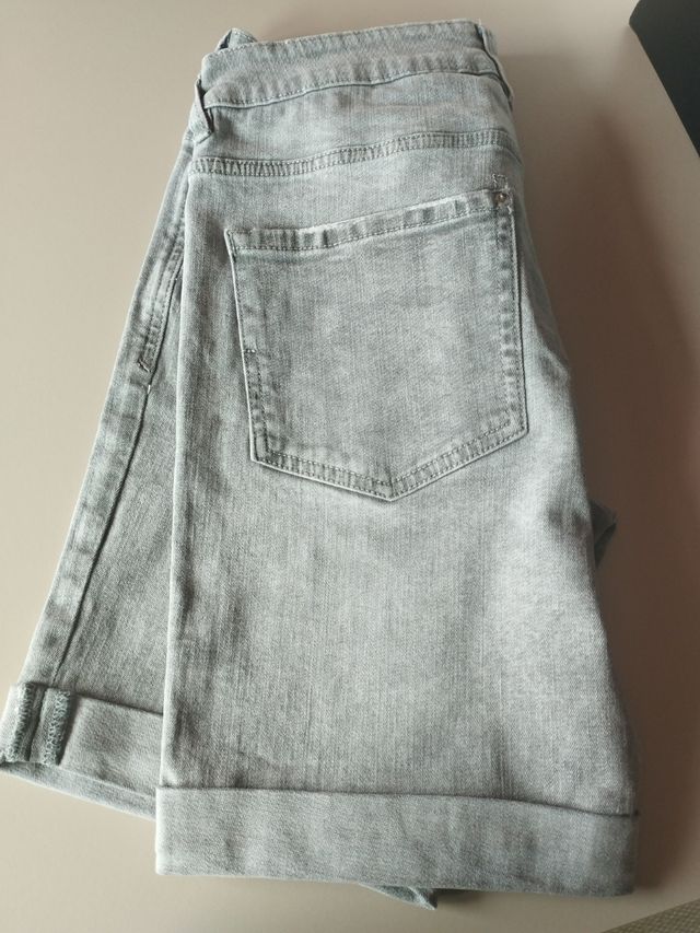 Bermuda Bershka gris - Talla S