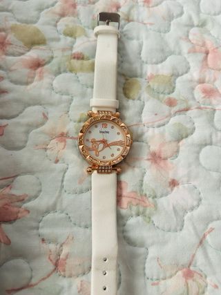 Reloj Inschic blanco y dorado precioso y veraniego