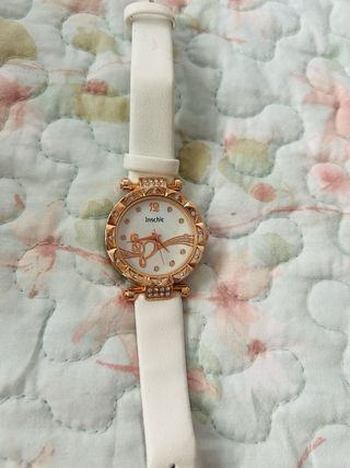 Reloj Inschic blanco y dorado precioso y veraniego