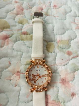 Reloj Inschic blanco y dorado precioso y veraniego