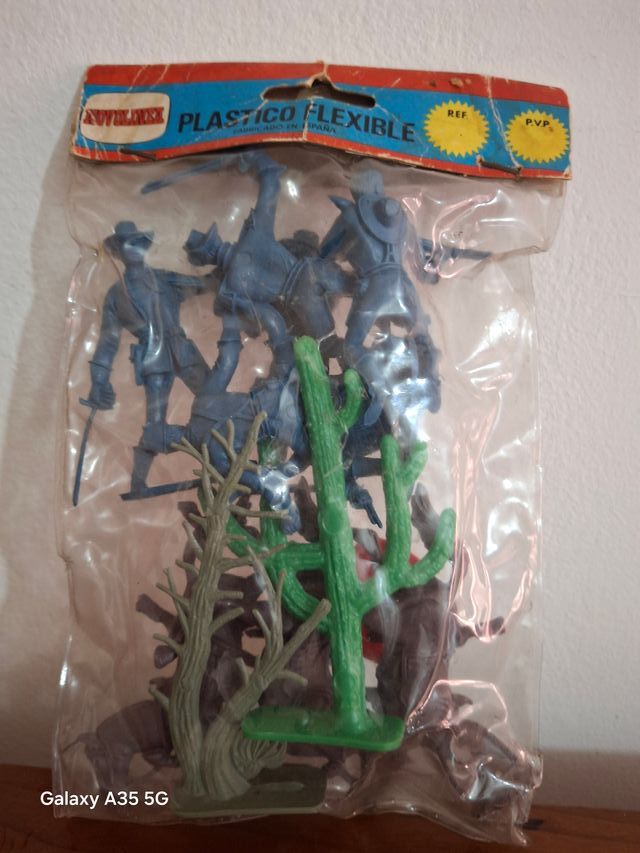 SOLDATI DI PLASTICA, su soggetto originale comansi