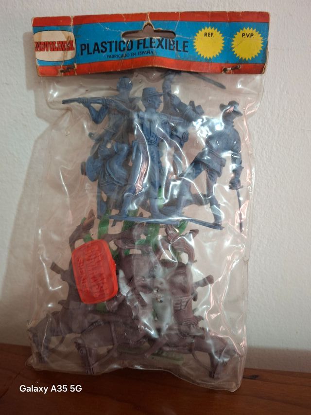 SOLDATI DI PLASTICA, su soggetto originale comansi