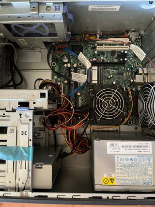 Ordenador LENOVO de sobremesa