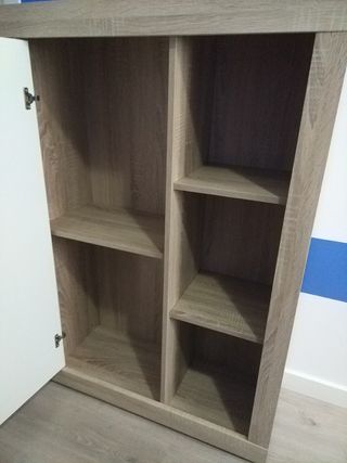 Armario blanco y marrón