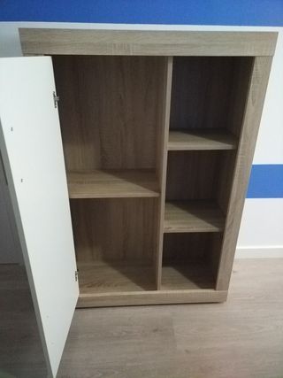 Armario blanco y marrón