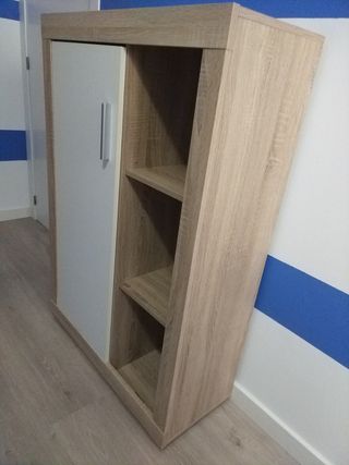 Armario blanco y marrón