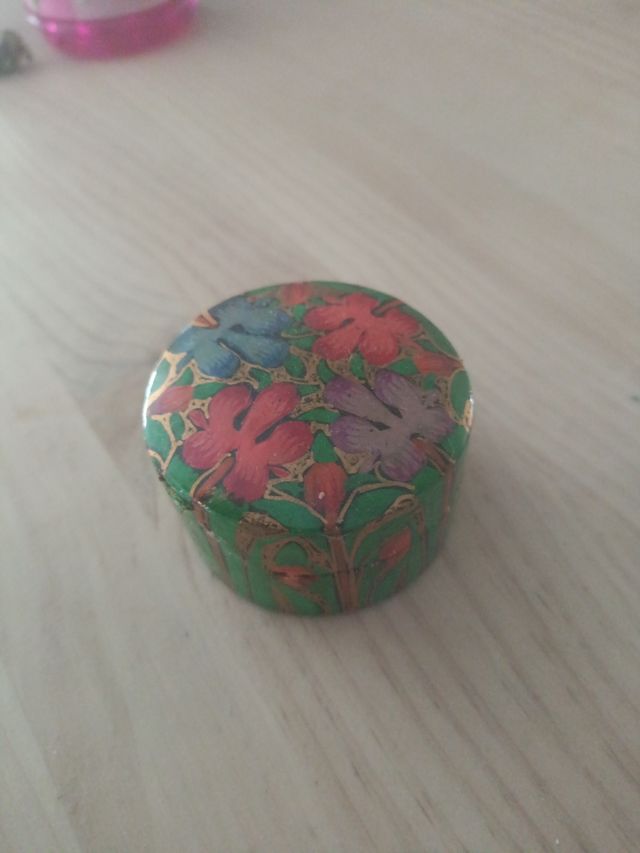 Cajita papel maché pintada a mano