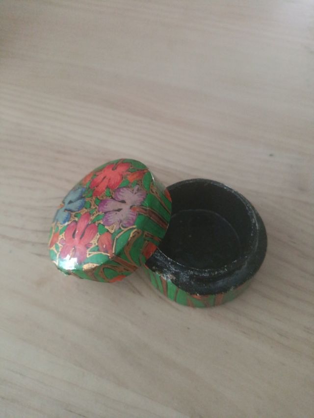 Cajita papel maché pintada a mano