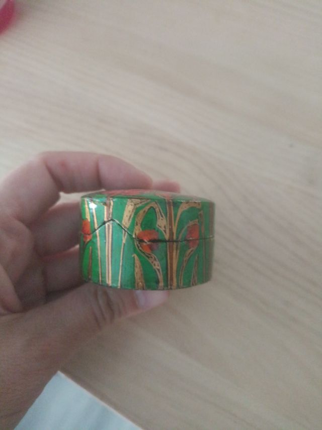 Cajita papel maché pintada a mano