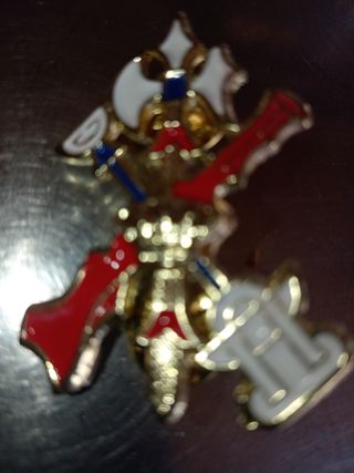 Emblema Legión: Pin dorado