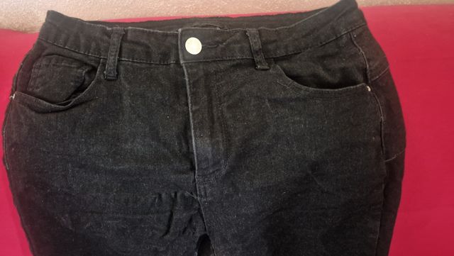 Jeans neri push up a zampa elasticizzati vita alta