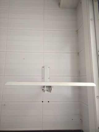 Soporte pared blanco