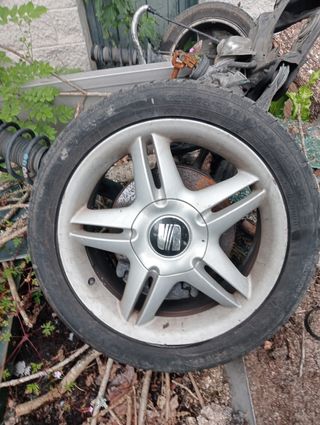 Llanta Seat León FR 17" con tapacubos