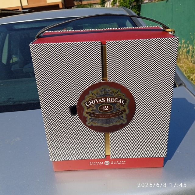 Chivas Regal: caja + 2 vasos