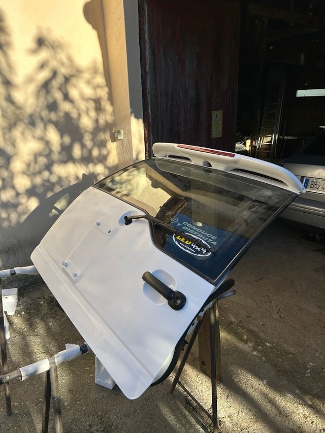 Portón trasero Nissan Terrano II