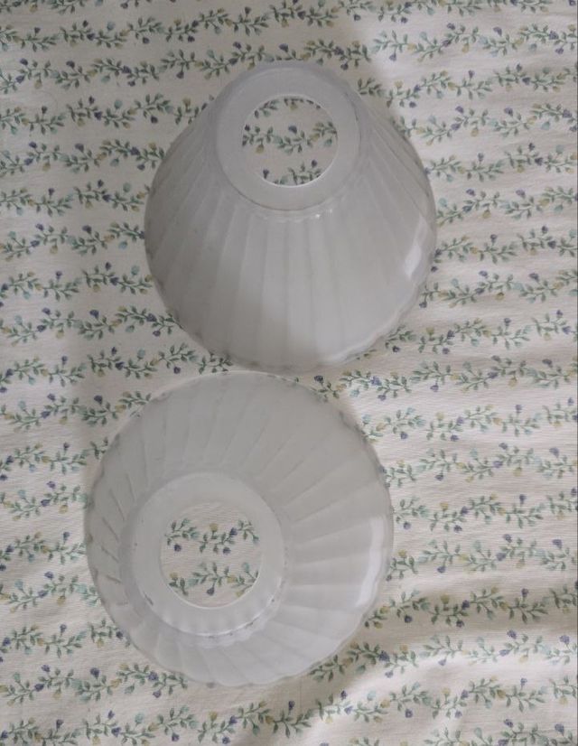 2 Paralumi Vetro Bianco cono opaco con righe