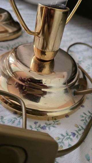 Due lampade vintage dorate fiore bianco ceramica