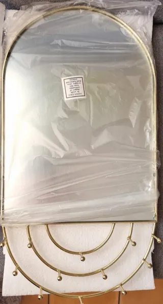 Espejo SKLUM dorado con joyero