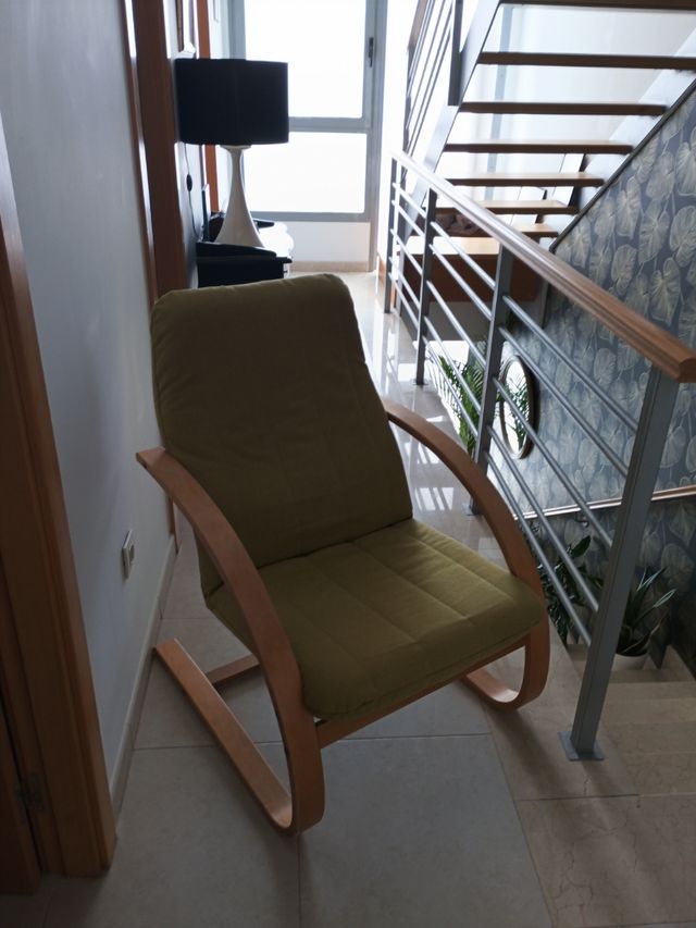 Sillón madera y tela verde