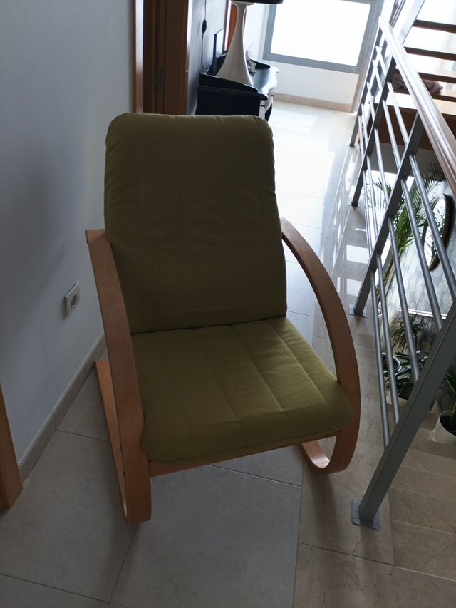 Sillón madera y tela verde